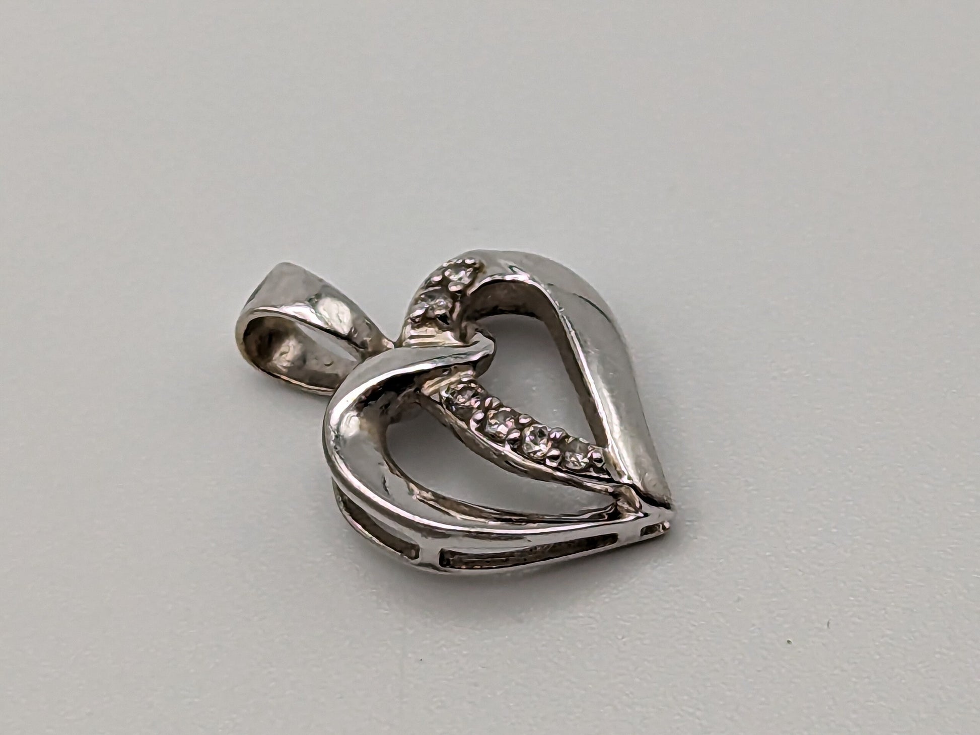 10K White Gold Diamond Heart Pendant. 10k Heart Pendant. 10k Womens White Gold Heart Pendant.