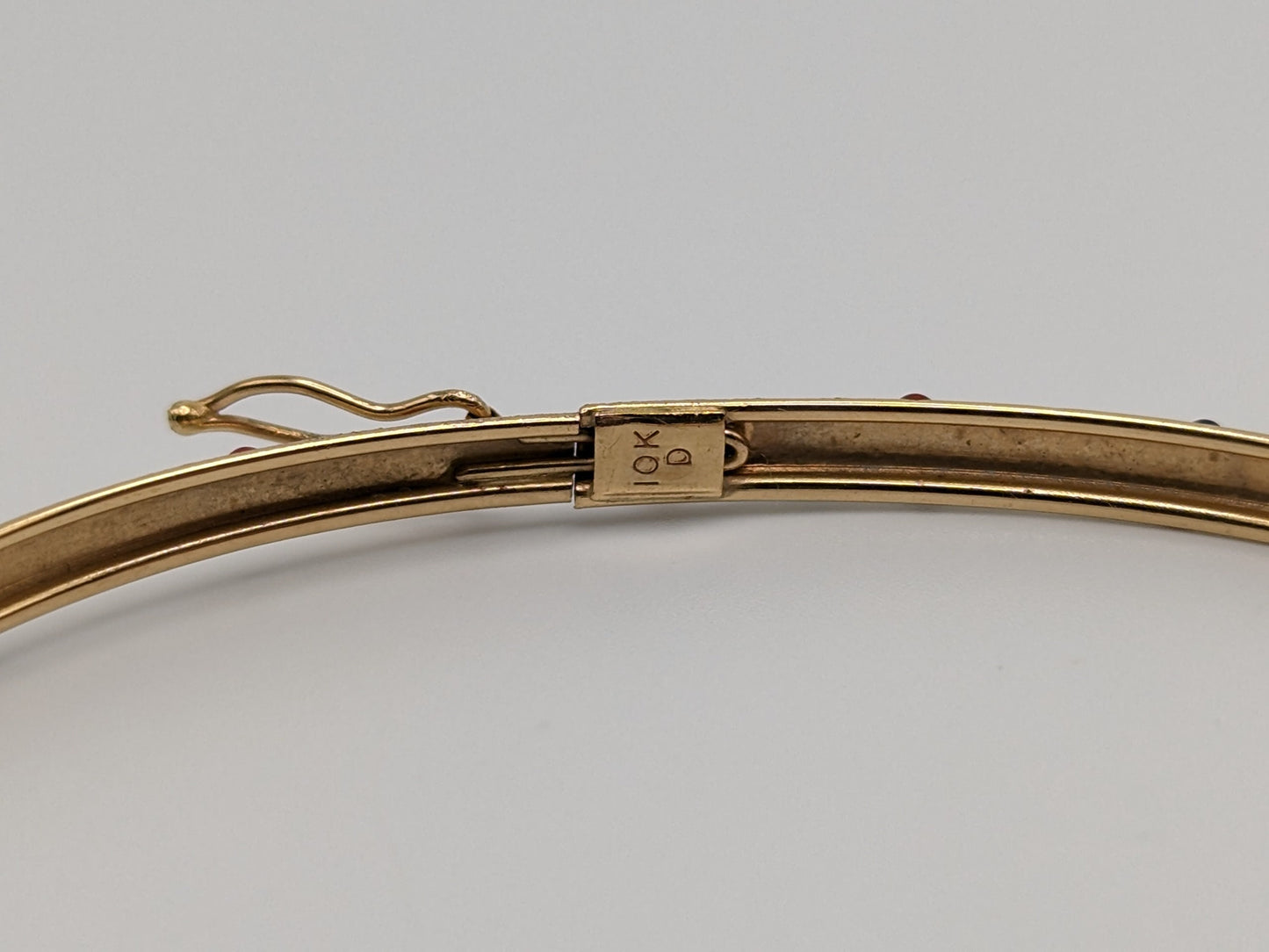 10K Yellow Gold Oval Hinge Bangle Bracelet Dia Cut Textured Green Blue Red Dotted Yellow Gold Bangle