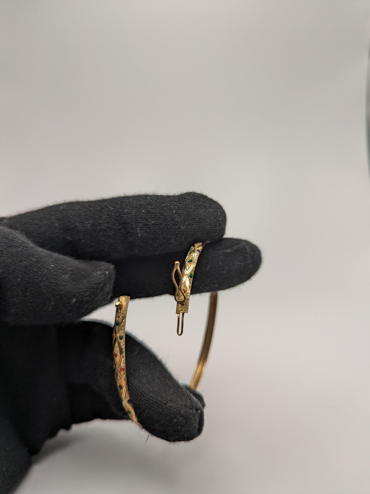 10K Yellow Gold Oval Hinge Bangle Bracelet Dia Cut Textured Green Blue Red Dotted Yellow Gold Bangle