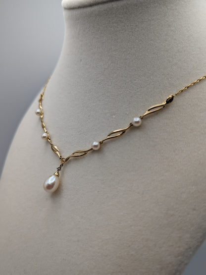 10k Gold Diamond Pearl Drop Lavalier Necklace Womens Pearl Diamond Pendant + 10k Gold 17" Chain.