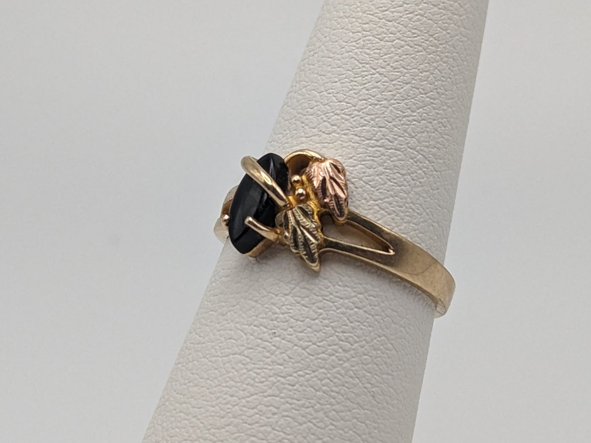 10k 12k Black Hills Gold Black Onyx Ring Leaf Vine Ring Womens wedding Band